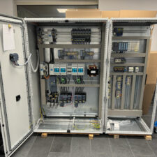Wir automatisieren Ihre Produktionsprozesse. Maschinenautomation Geräte- und Anlagenbau Elektroinstallationen